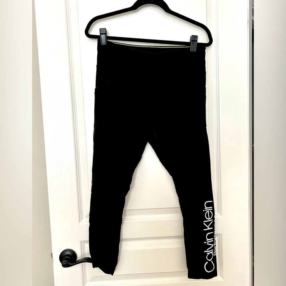🏃🏻‍♀️Calvin Klein black leggings with white logo size XL